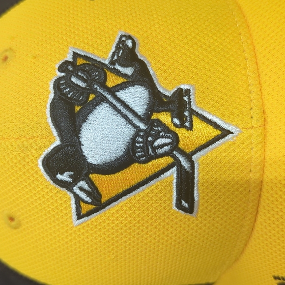 NHL Center Ice Pittsburgh Penguins hat - Picture 6 of 9